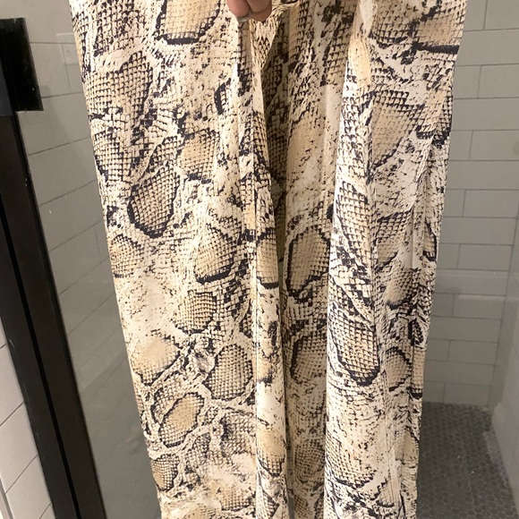 Paper Heart XS dress with slit. - Picture 3 of 3